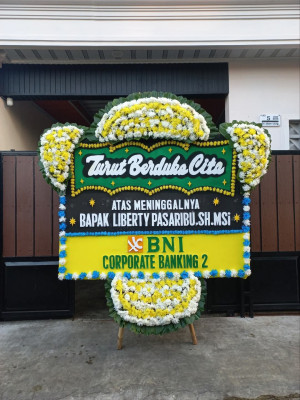 Papan Bunga Duka di Selang