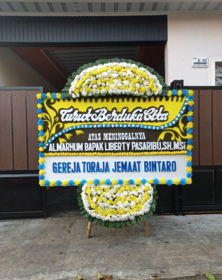 Papan Bunga Duka di Selang