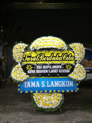 Papan Bunga Duka di Selang