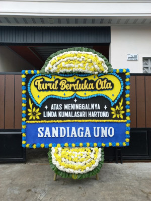 Papan Bunga Duka di Selang
