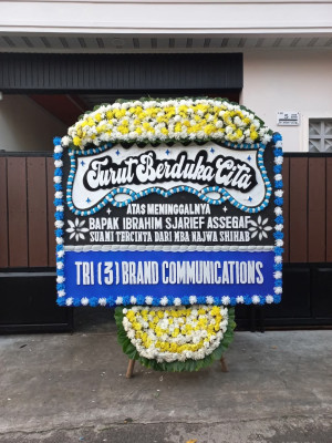 Papan Bunga Duka di Selang